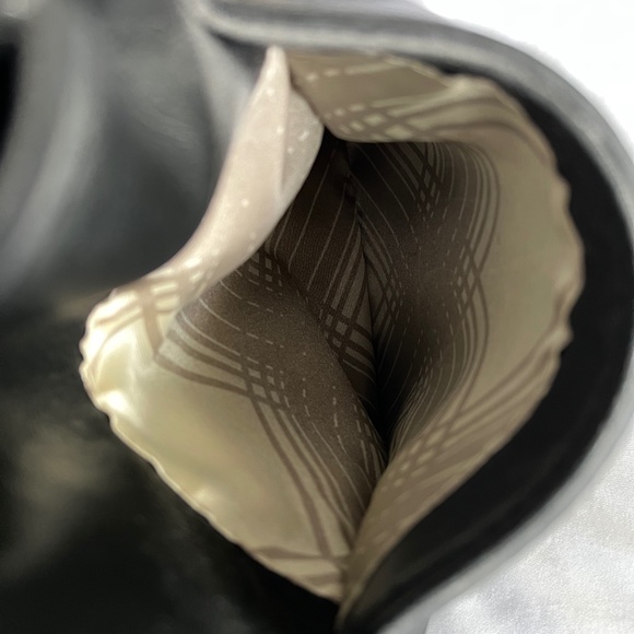 London Fog Black Faux Leather Satchel Handbag with Silver Hardware - Picture 15 of 15